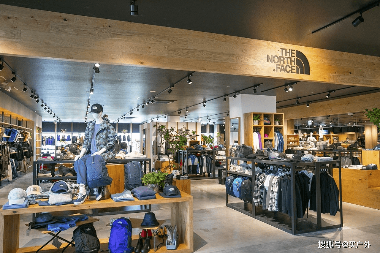 这里的the north face是全日本国内最大的分店.