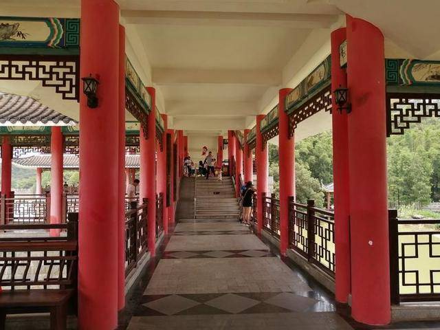 原创把苏州园林搬到了南宁,这座双层高的廊桥,古朴灵动