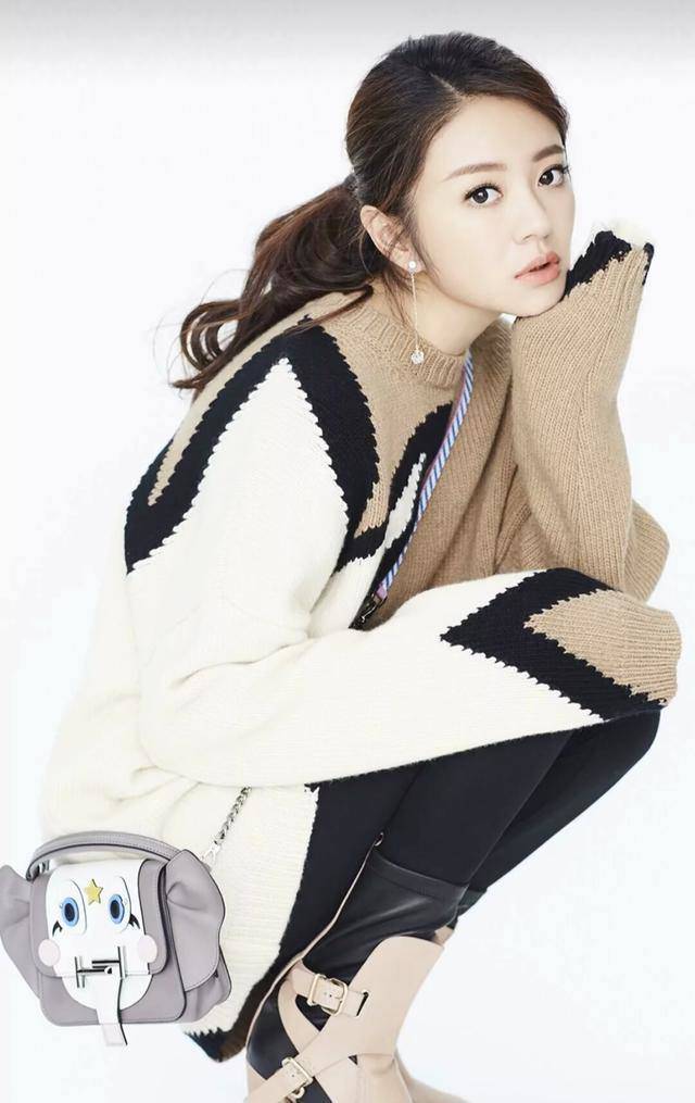 安以轩穿衣变优雅了高颜值耳饰凹造型迷人气质穿出来