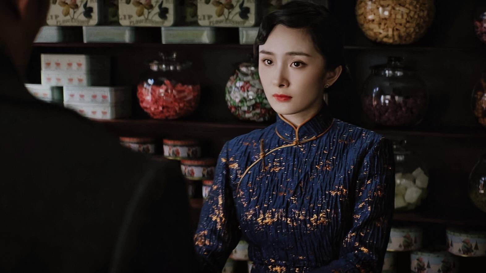 原创杨幂穿粉色旗袍甜美优雅扎双马尾像20岁少女这是人间水蜜桃吧