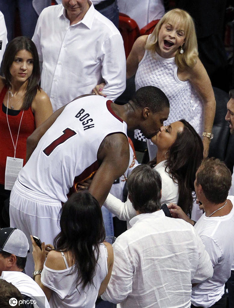组图:国际接吻日nba特辑 最甜的吻献给最亲的人