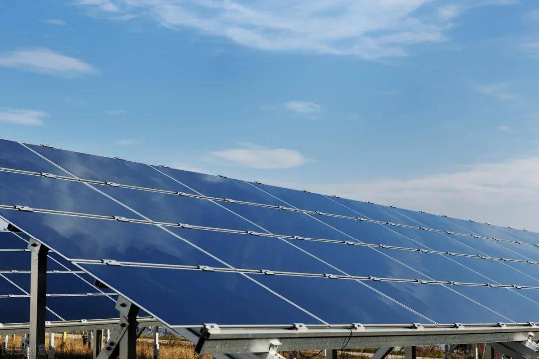 供暖和热水的新技术,是一种被动式房屋的太阳能系统,能达到负能耗