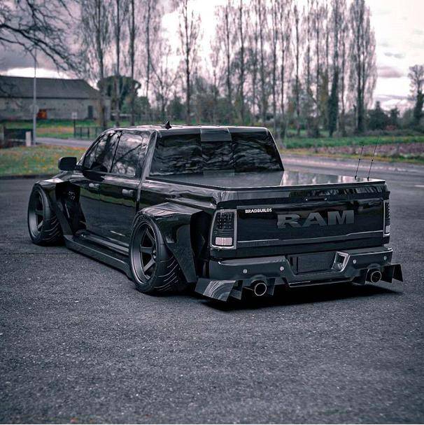 炫酷改装道奇ram超级趴地款,酷似跑车,网友:过减速带你试试?