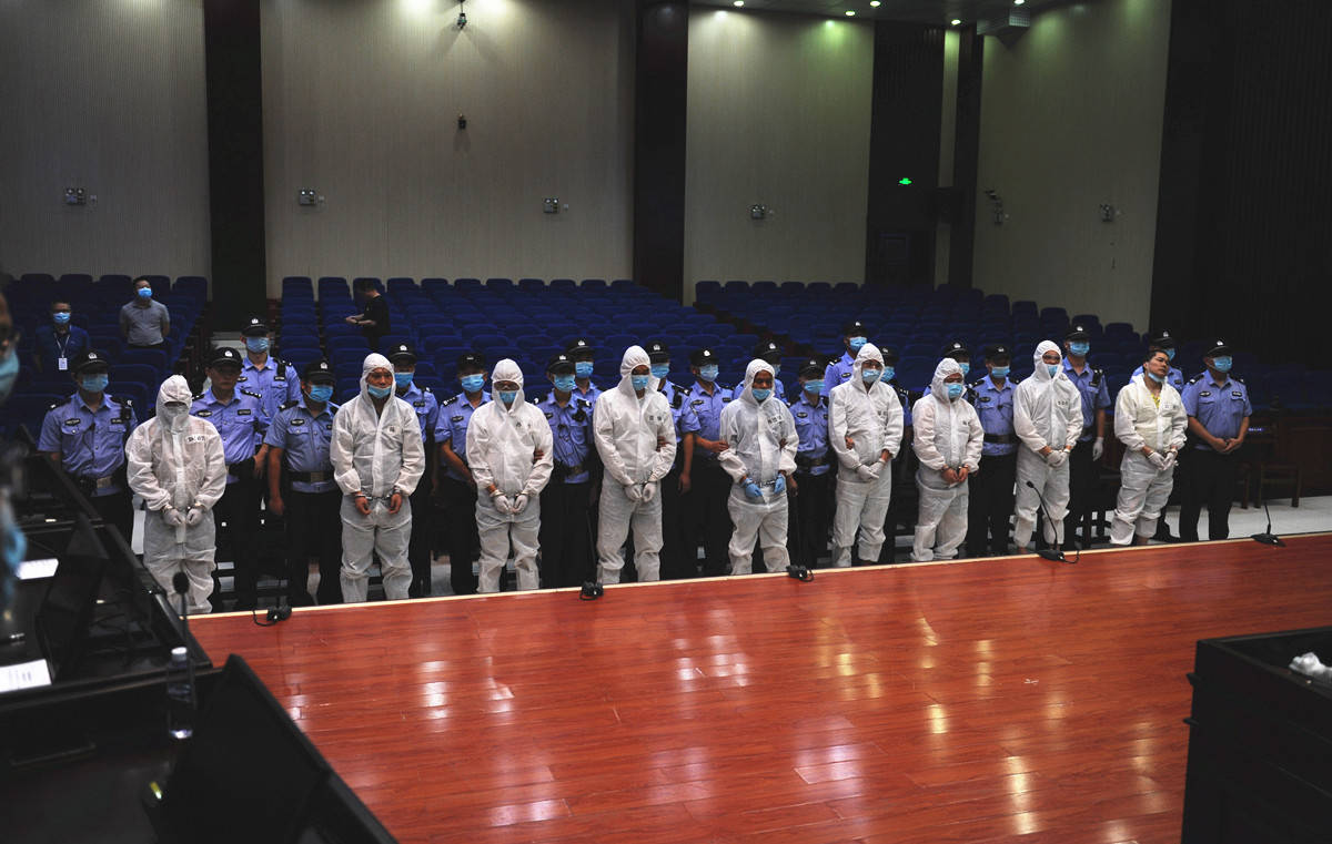 常德贾红贾伯伦等47人组织领导参加黑社会性质组织等罪案一审公开宣判