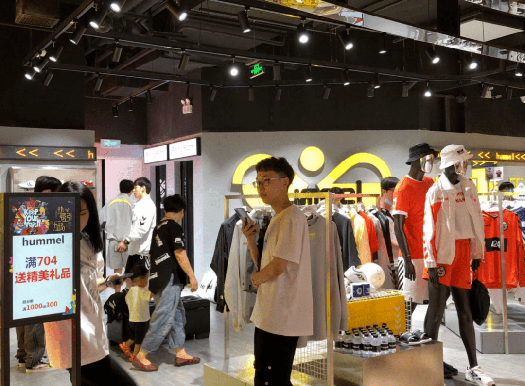 燥动全城!丹麦潮牌hummel郑州首店开业典礼,街潮来袭