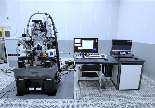 位于无噪音实验室内的聚焦离子束纳米加工系统(fib)