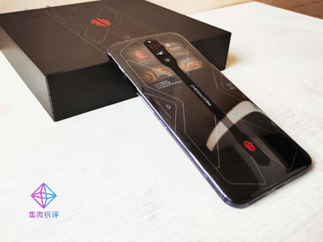 红魔5g氘锋透明版配置一览:处理器:高通骁龙865 x55m屏幕:6.