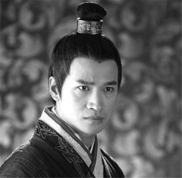 景帝请周亚夫吃饭,却故意不设筷子,周亚夫的反应让自己被饿死_汉文帝