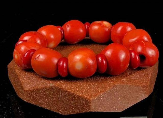 红珊瑚手串赏析