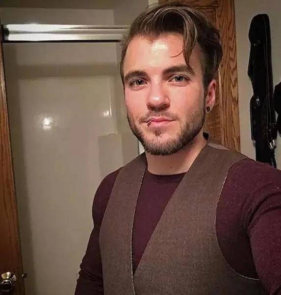 女孩变性成男人切掉胸部和性器官秒杀多少肌肉男