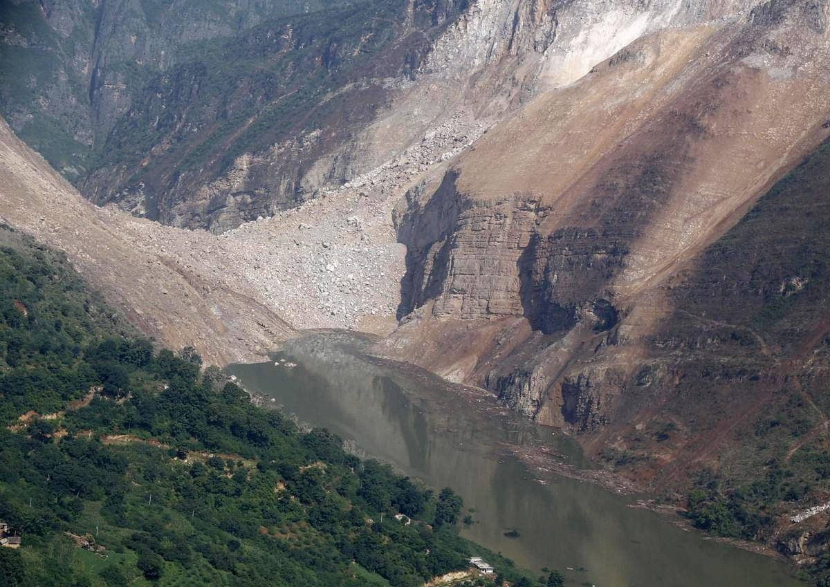 如果地球上发生10级地震会怎样?地球会散架吗?