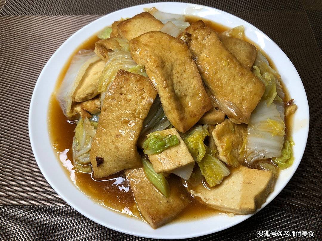 谁说夏天不能吃香煎豆腐炖白菜刚上桌一会光盘行动就结束了