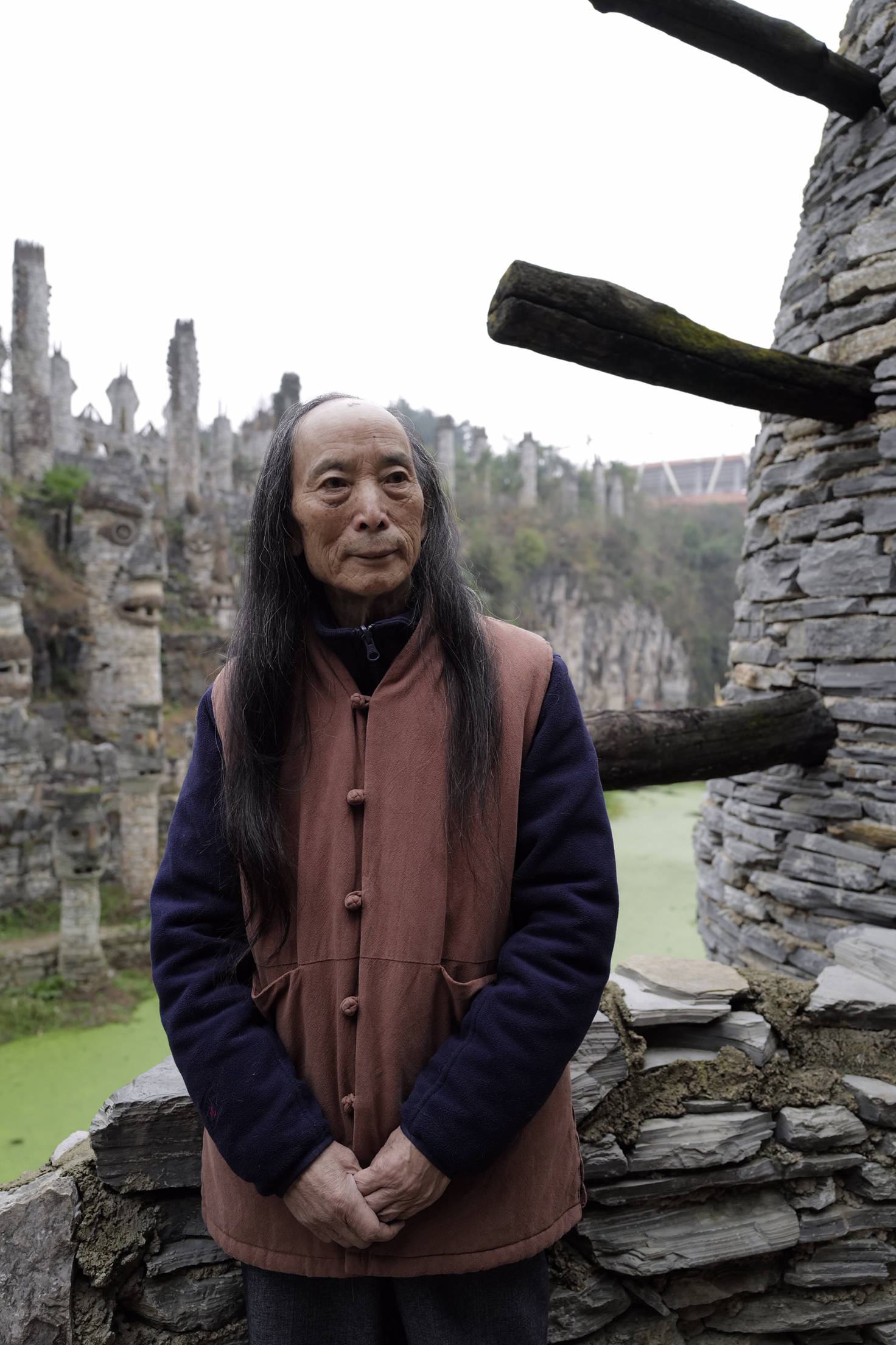 贵州81岁艺术家把年入700万的夜郎谷捐了!