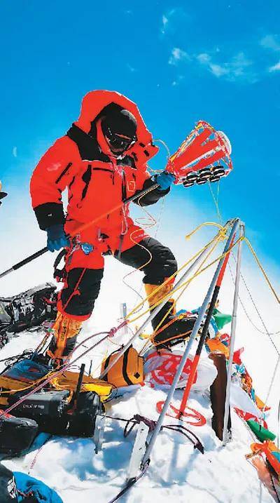 太不容易了听省政协委员国测一大队队长李国鹏讲珠峰测量故事