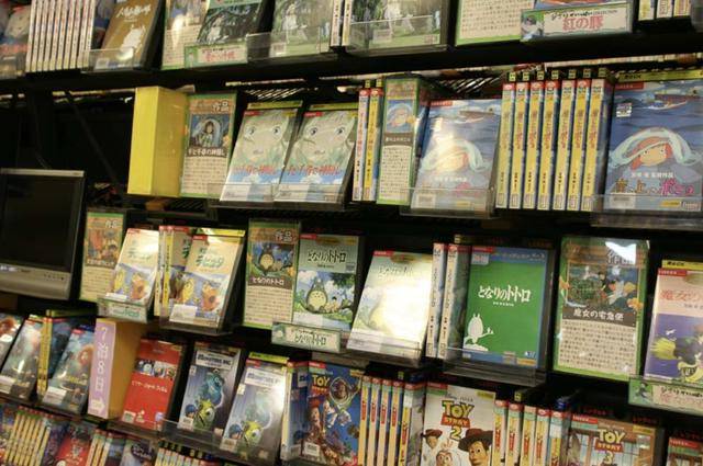 为什么2020年的如今,日本动画还在卖dvd光碟?