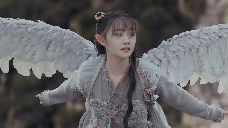 事隔十年,当年昆吾族圣女曾立下誓言,要让人族从此永无宁日,如今这个