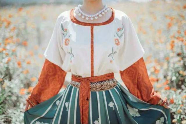 吸收胡服思想,历经多次改良,唐朝女性服装是怎么逐步成型的?-搜狐大视野-搜狐新闻