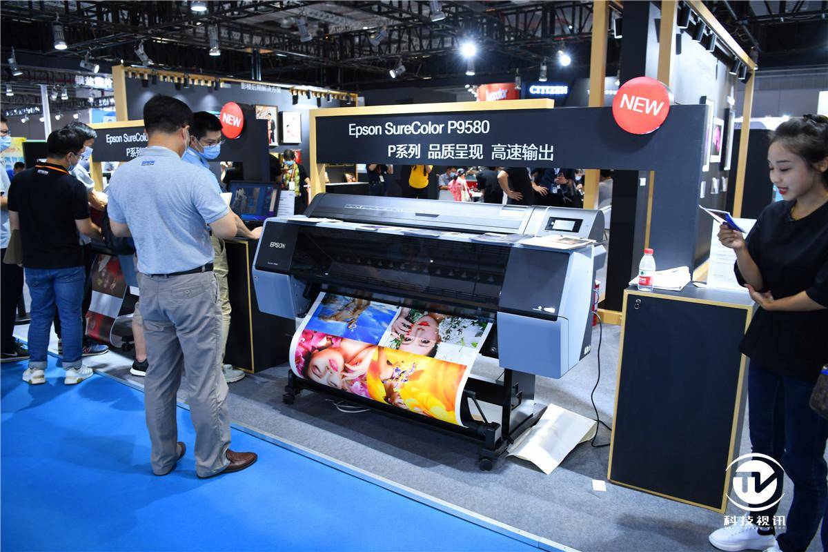 爱普生在现场展示了多款p系列大幅面打印机,包括epson surecolor p95