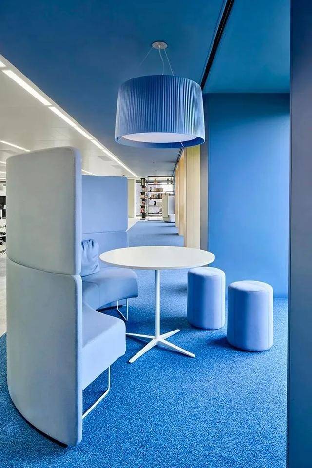 创意办公室设计,精致蓝色让空间大放异彩