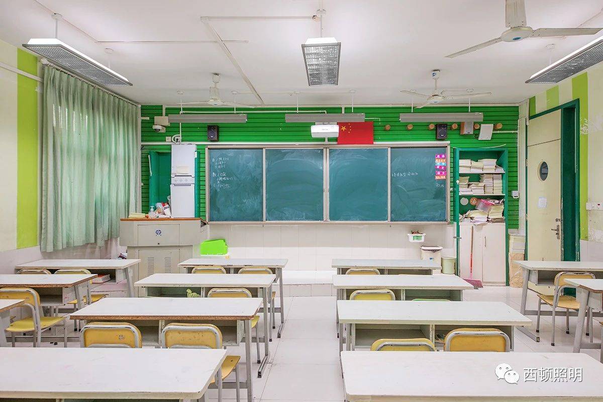 儿时课室灯光,如若这般敞亮舒适,可能也不会近视这么深!