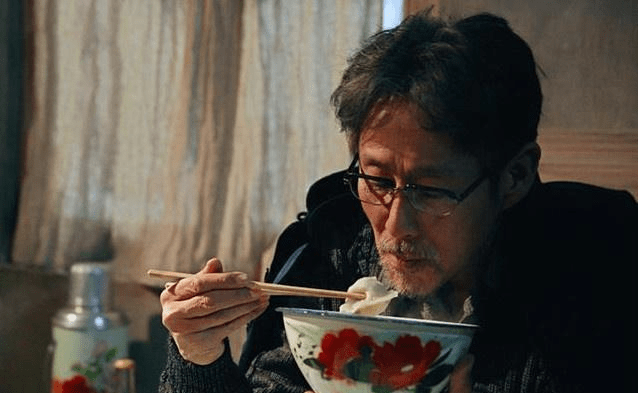 自己的原配妻子江锦涛吧,夜深人静的时候,也会拿江锦涛和龙文彬做比较