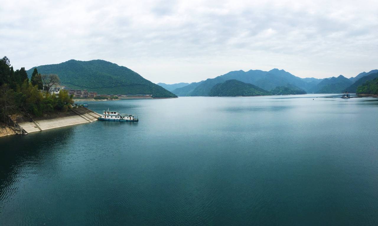 浙江一处水库,有天下第一秀水美誉,是杭州面积最大的水体