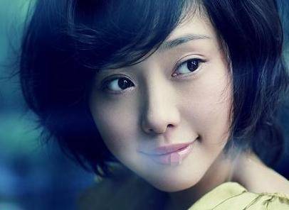 "明星表演的同时,也记住了剧中饰演王学兵的女友胡妮娜的那个漂亮女孩