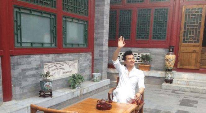 于波花光积蓄买两套四合院,遭同行嘲笑,一套在什刹海,一套在雍和宫