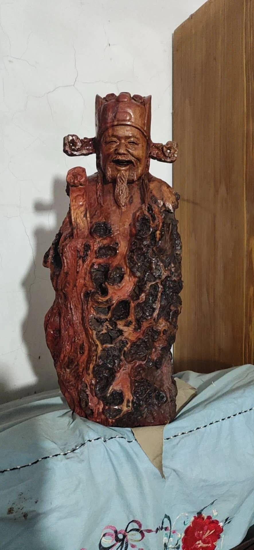 这位木雕匠人不简单一双巧手雕刻出精彩艺术人生