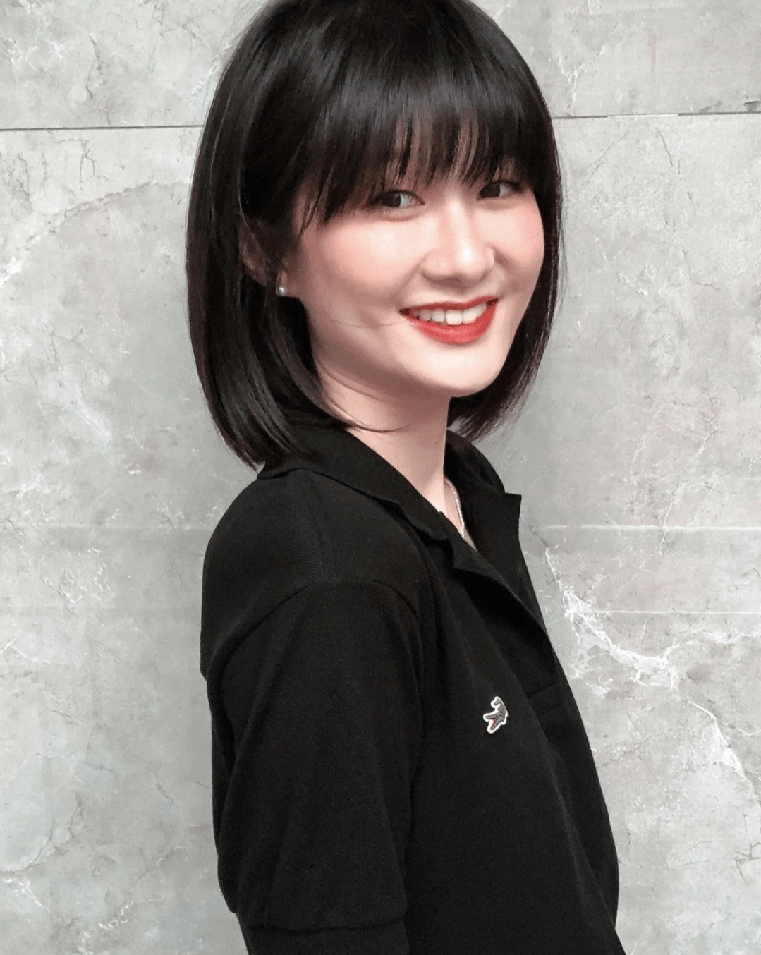 中分的波波头搭配棕咖色的染发,不夸张有质感,绝大多数女性都可以尝试