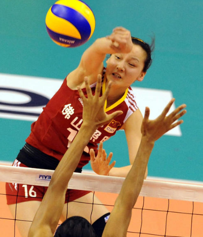 而邱亚楠本人也凭借着出色的发挥被俞觉敏看中,入选了中国女排大名单