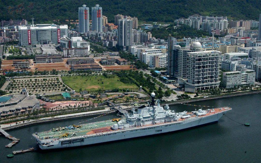 明斯克号航母45年奇幻漂流,南通长江航母旅游项目再次签约_深圳