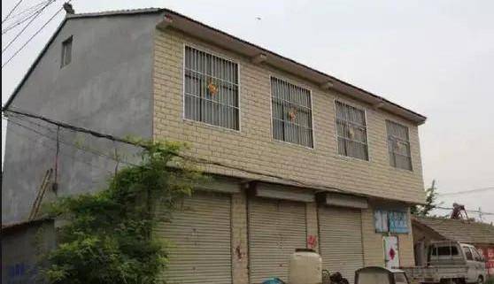 农村盖房,老人常说"大屋摞小屋,三年两年哭",这是什么意思?