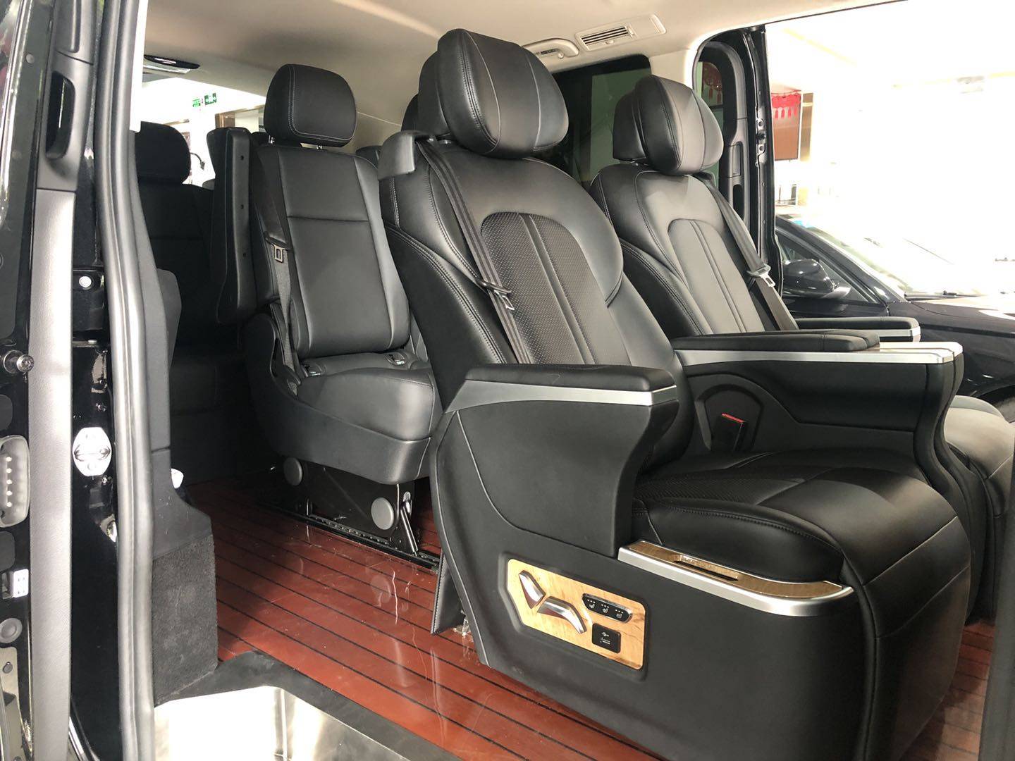 分享自家用奔驰威霆实用性强九座版简单升级