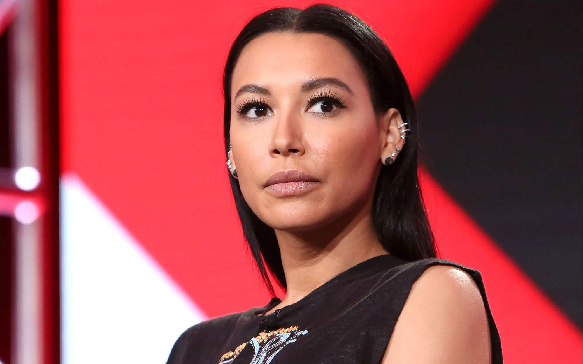 欢乐合唱团成员纪念已故演员里维拉她原本能在好莱坞前进