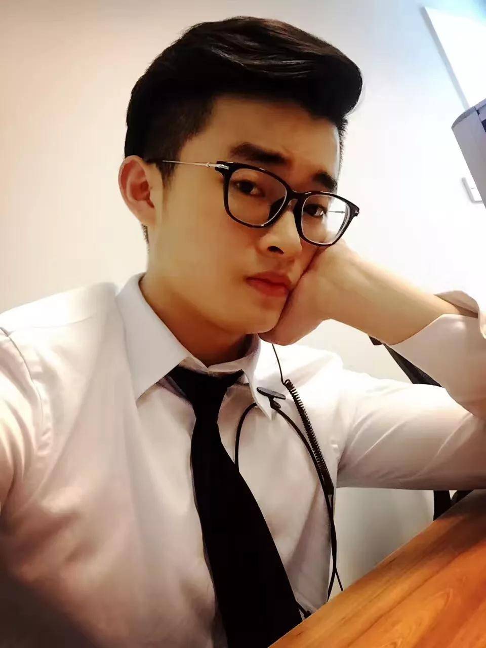 95后售楼员:今年还要买江北核心区!_王伟健