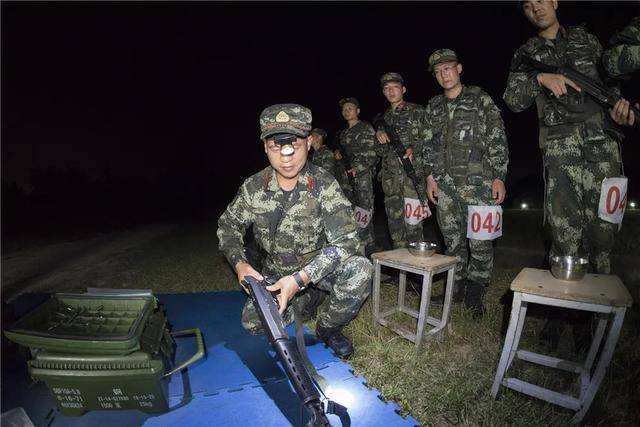 夜间监墙哨兵执勤应用射击