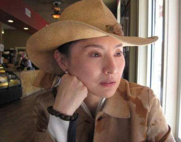 承认,两人开始了长达4年的官司之战,但其间罗启仁和汪小莉走到了一起