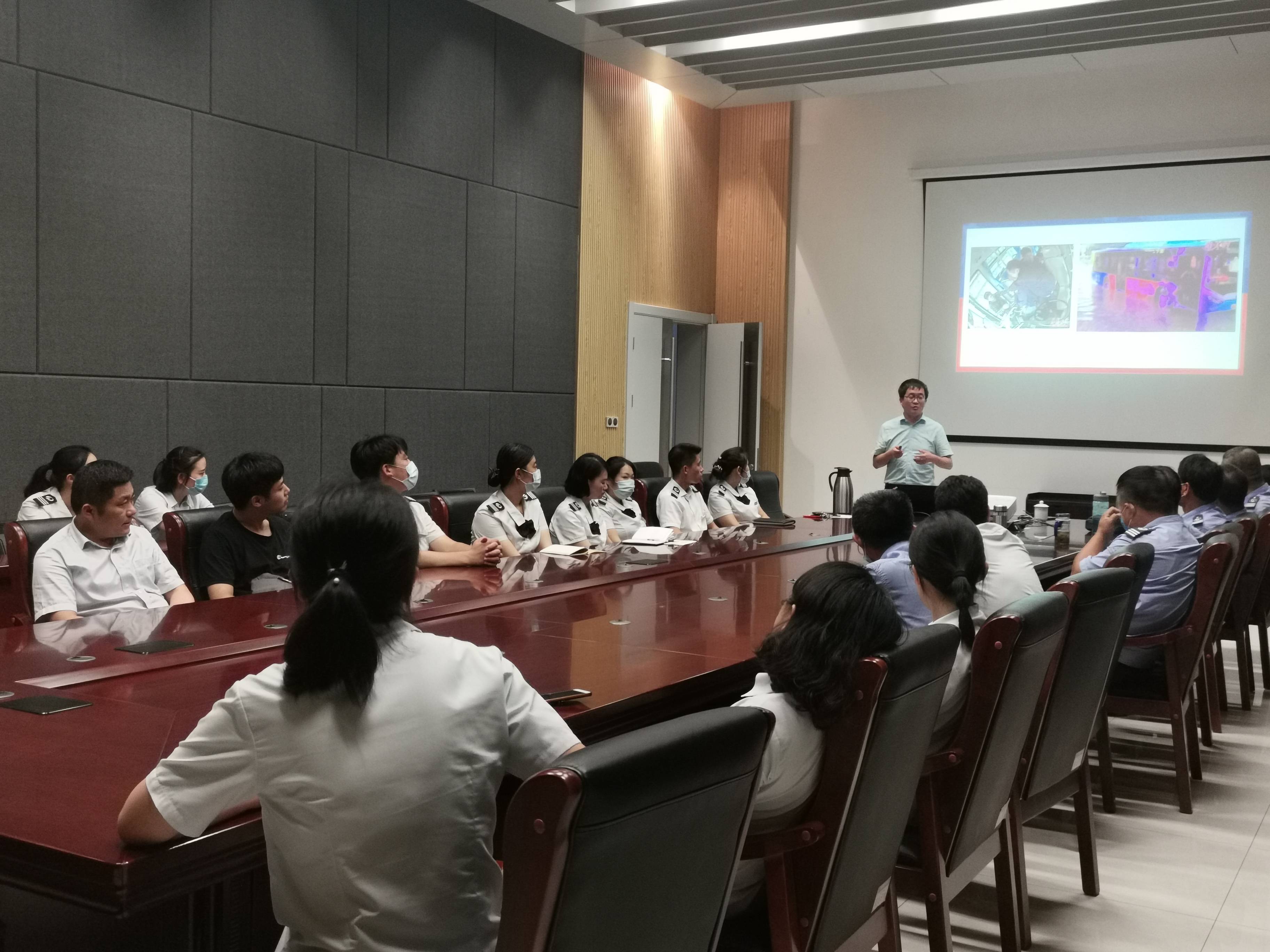 观点评论|社会心理服务专家罗清军老师为公交驾驶员开展心理健康培训