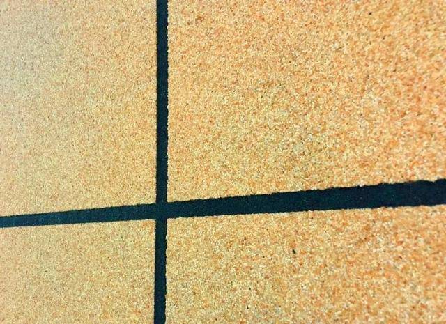 花同样价格来装修外墙,瓷砖的效果却比涂料差了很多!