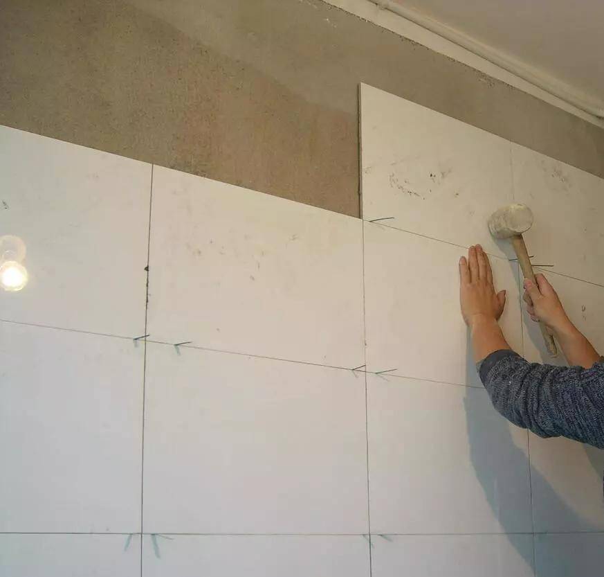 泥瓦工师傅最担心空鼓贴瓷砖带上这三个工具拒绝返工