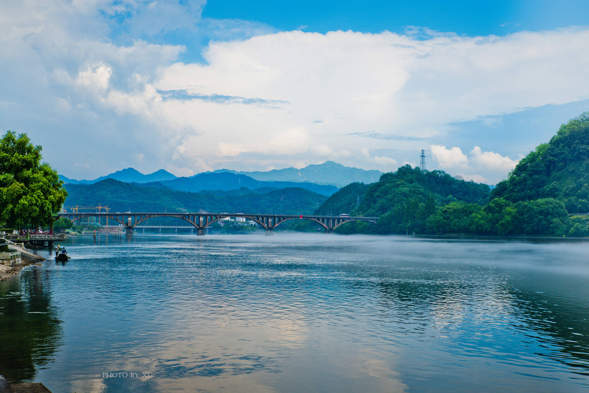 杭州建德藏着个避暑胜地,常年保持17℃的气温,还是天然的大氧吧