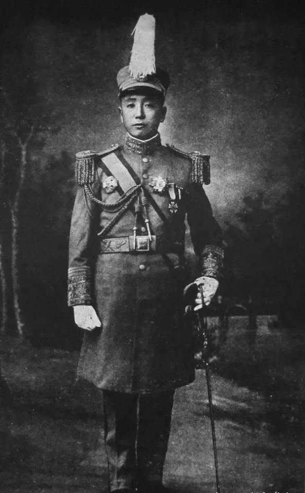 枭雄张作霖年轻时的照片:图5是一生中最大的污点,图9为防弹汽车_东北