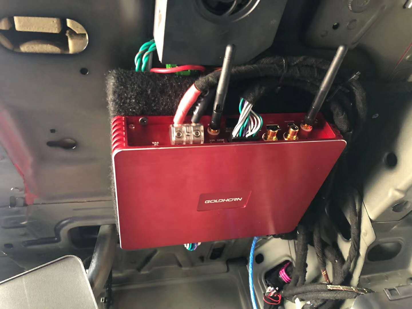 dsp功放处理器隐藏式安装效果图