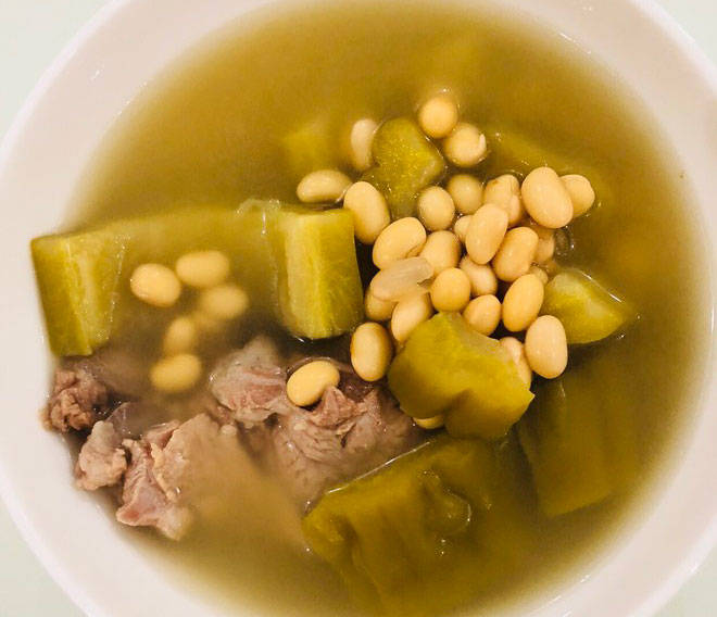 粤式 苦瓜黄豆猪骨汤.图片来源网络.