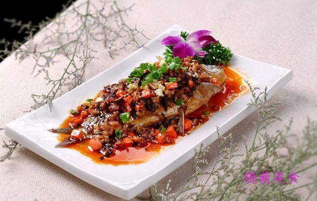 原创葱烧鲫鱼,泡菜炖牛腩,包菜炒肉,栗子烧肉的家常做法