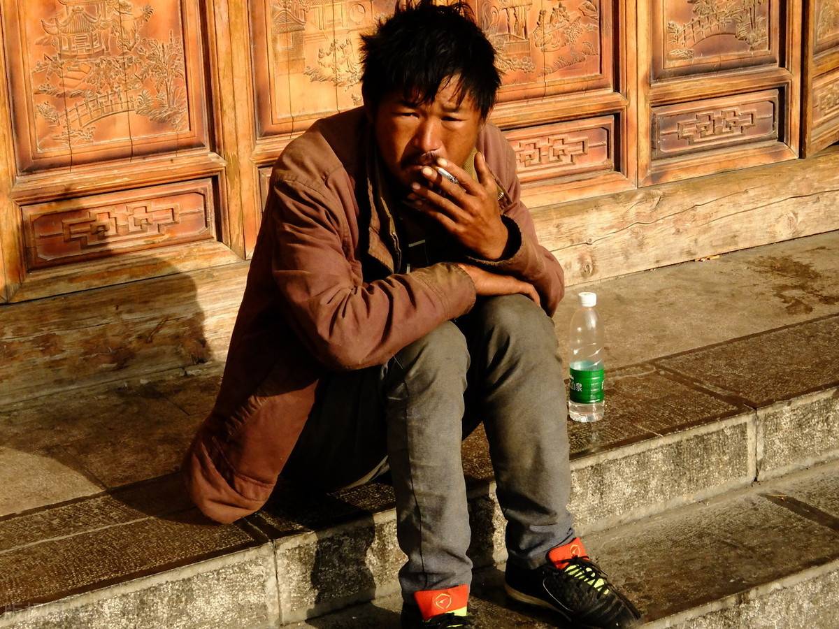 人人嘲笑的"憨子"真的啥都不懂?也许在他们眼里,憨的人是我们