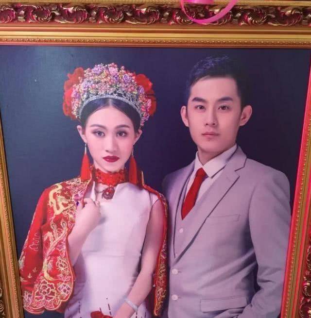 因此,她和弟弟赵建飞的关系一直很好.其实两者看起来很像.