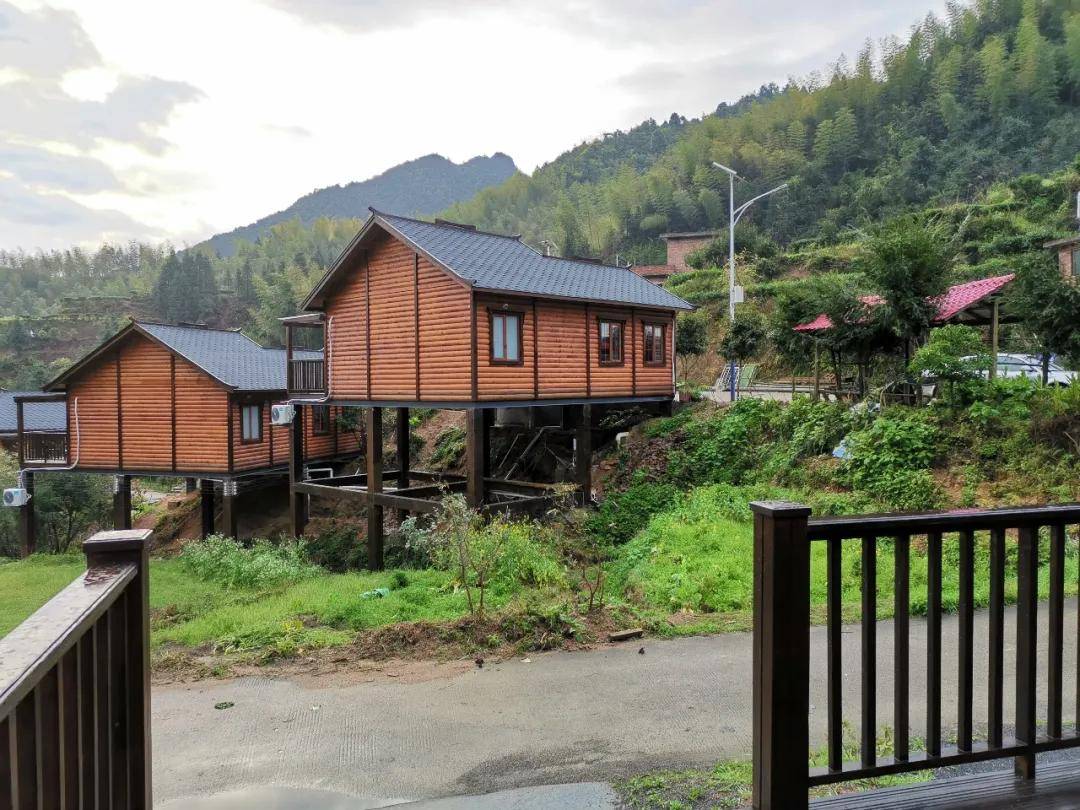 来跳石子住百年木屋,在瑶山里可康养乡愁!返回搜狐,查看更多