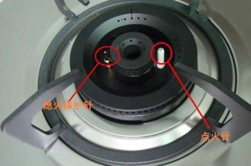 這種情況可以先檢查灶具底部的乾電池是否有電,如果跟電池無關,就要